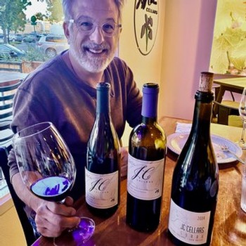 jeff-enjoys-three-bottles-of-library-wines-with-wine-club-membersin-the-tasting-room